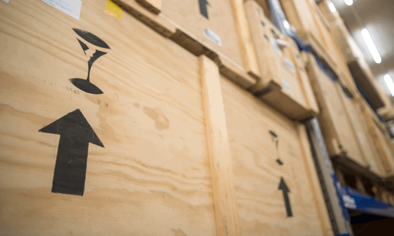 Caisses en bois sur mesure protégeant les œuvres d'arts stockées au sein des installations Fortius